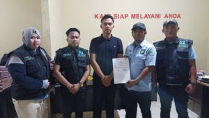 Tim Relawan ASR Hugua lapor polisi Usai Alat Kampanye Di Rusak Otk