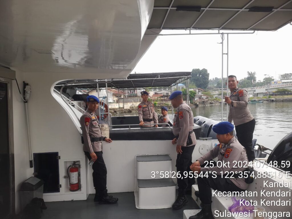 Personil Ditpolairud Polda Sultra Kawal Kampanye Pilkada Serentak Di Wilayah Perairan Kendari