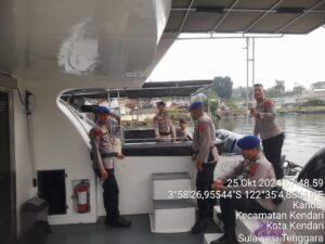 Personil Ditpolairud Polda Sultra Kawal Kampanye Pilkada Serentak Di Wilayah Perairan Kendari