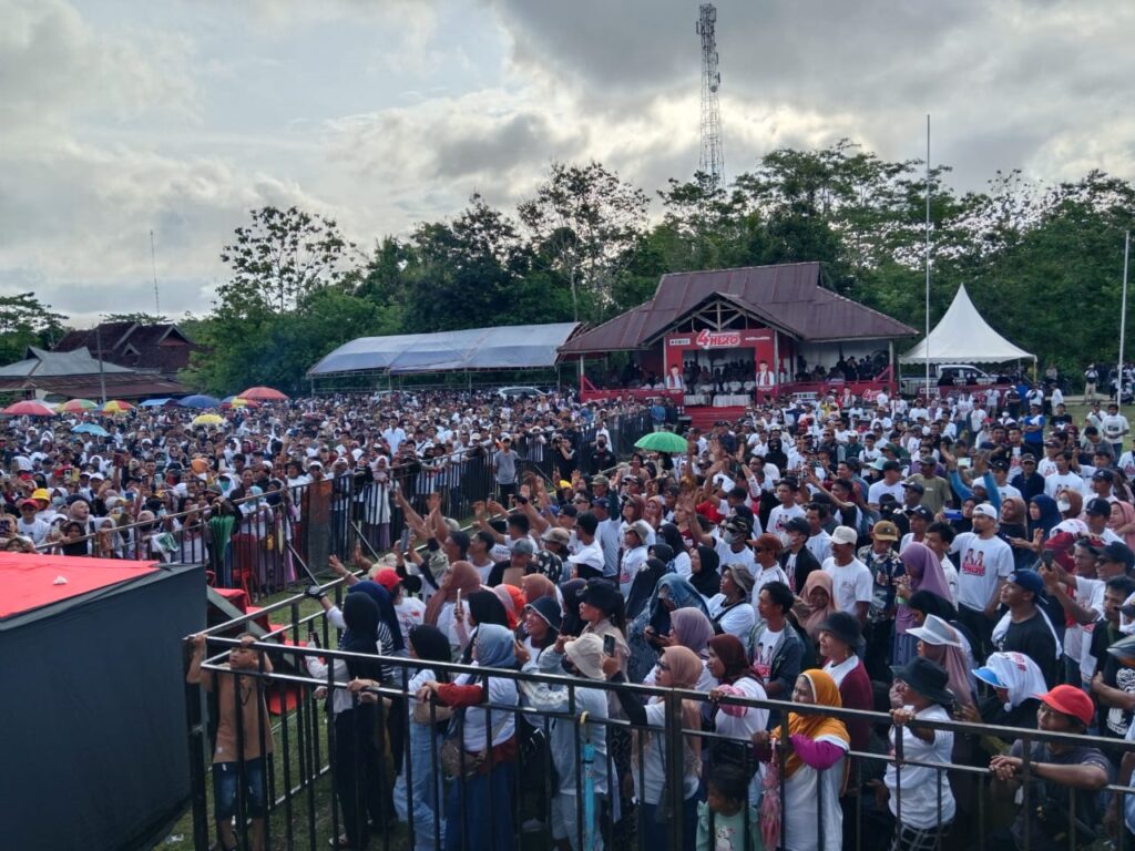 Pilkada Konsel : Tumpah Ruah, Ribuan warga Konawe Selatan Hadari Kampanye Akbar Herman pambahako – Herianto 
