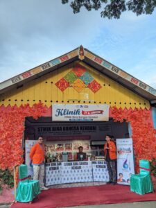 HUT Sultra : STIMIK Bina Bangsa Kendari satu-satunya Kampus Buat stand pameran klinik IT servis Komputer gratis dan UMKM